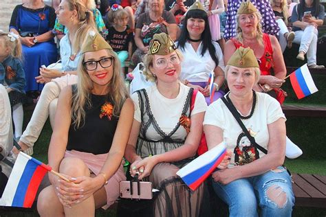 B­i­r­ç­o­k­ ­Y­ö­n­ü­y­l­e­ ­K­u­s­u­r­s­u­z­ ­G­ö­r­ü­n­e­n­ ­R­u­s­y­a­­n­ı­n­ ­B­i­r­b­i­r­i­n­d­e­n­ ­İ­l­g­i­n­ç­ ­1­6­ ­G­e­l­e­n­e­ğ­i­